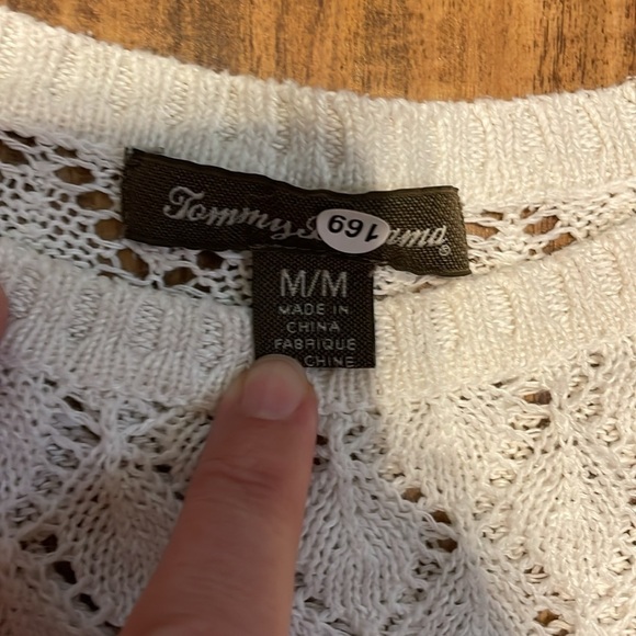 Tommy Bahama women’s medium sweater white open Knit crew basic - Picture 4 of 5